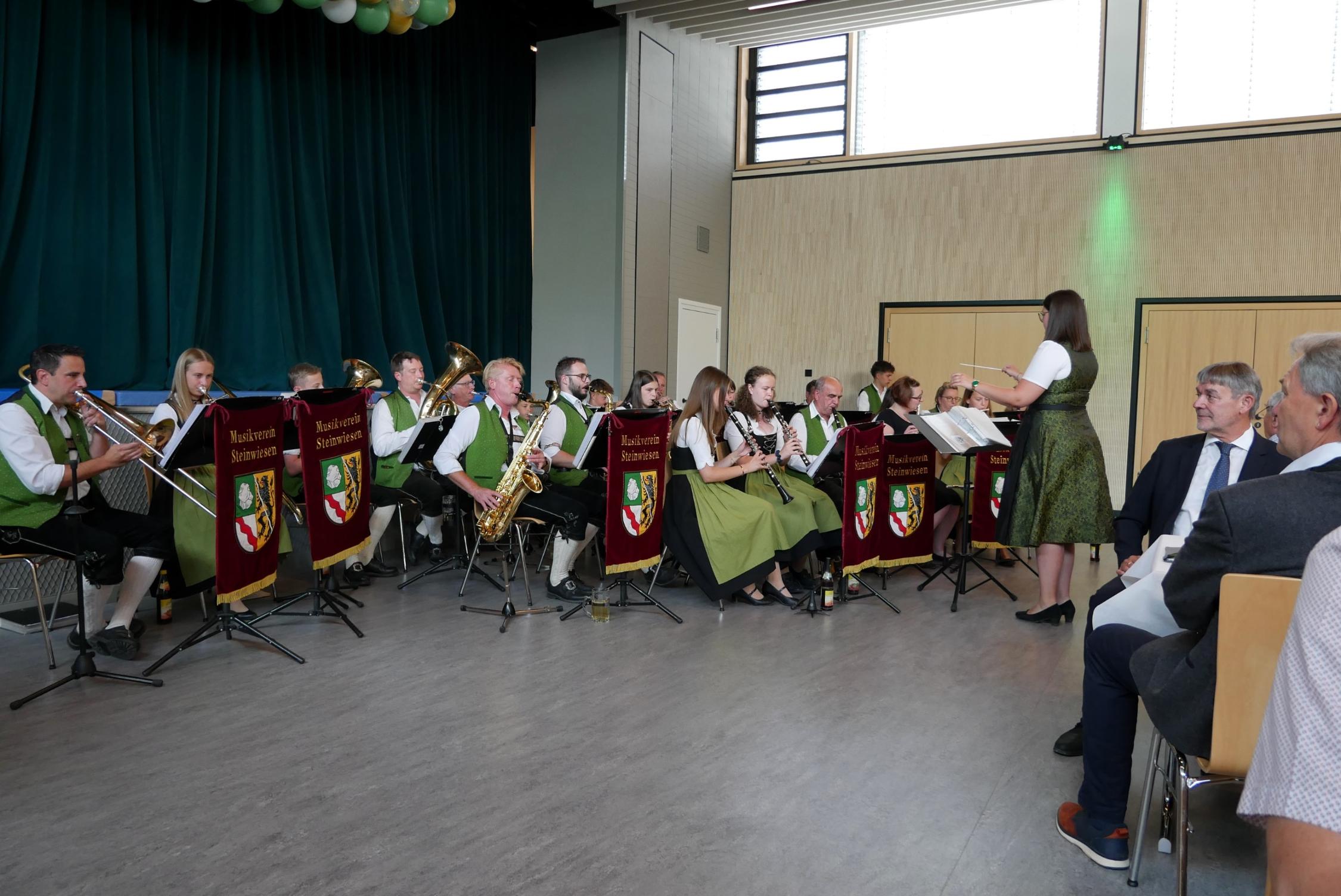 Einweihung Kulturhalle Steinwiesen (1).JPG