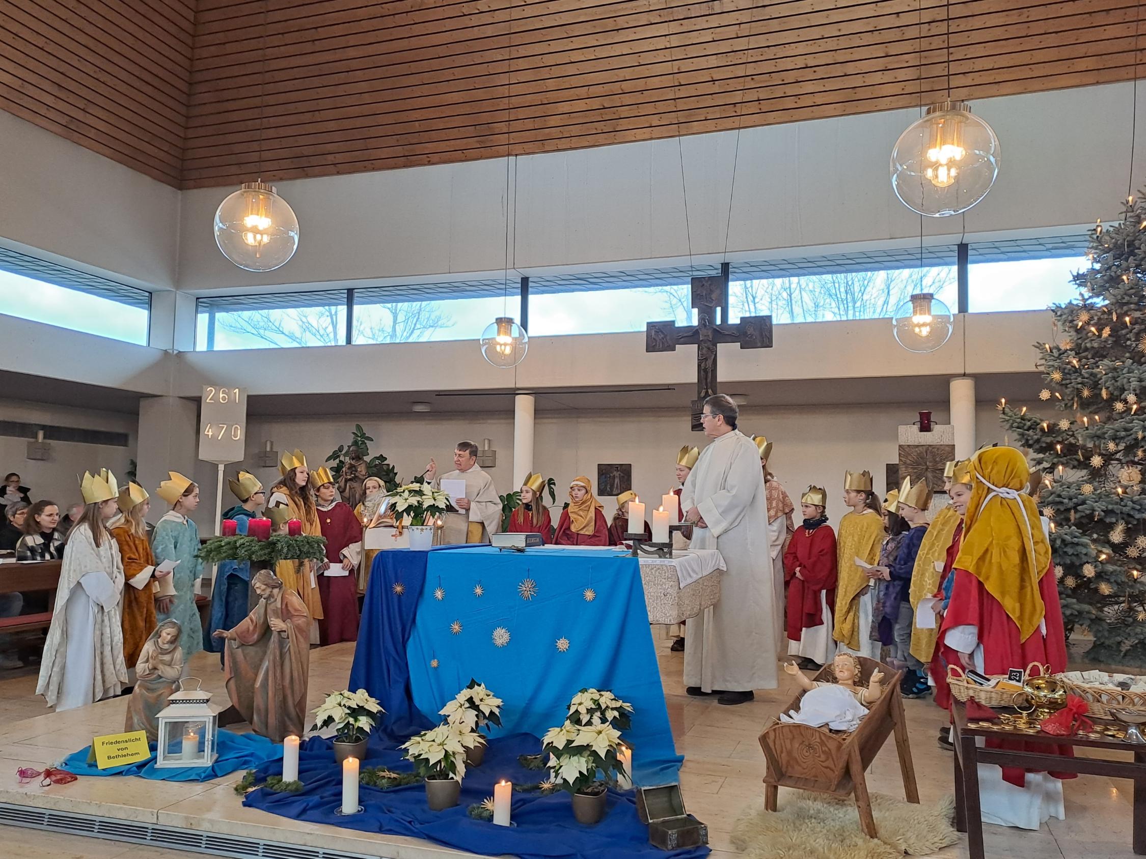 Entsendungsgottesdienst der Sternsinger am 6. Januar 2023 in St. Hedwig in Nürnberg – eine der teilnehmenden Kirchengemeinden aus dem Erzbistum Bamberg