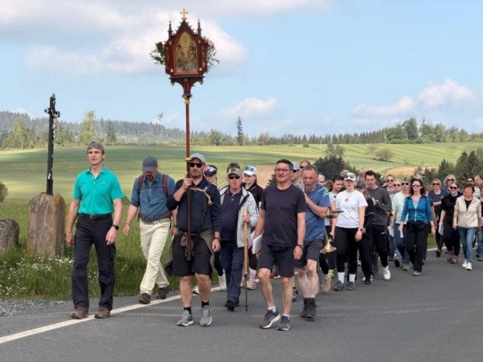 Steinwiesener Wallfahrer auf den Weg nach Marienweiher.