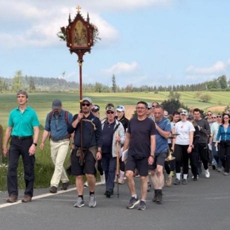 Steinwiesener Wallfahrer auf den Weg nach Marienweiher.